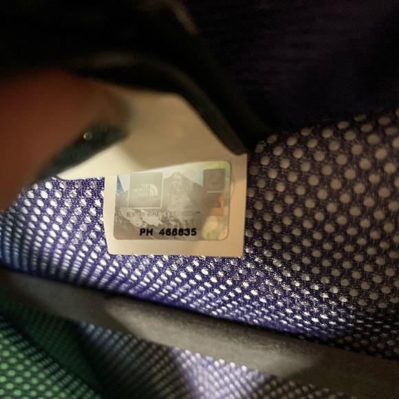 North Face Hyvent Windbreaker - Picture 11 of 11